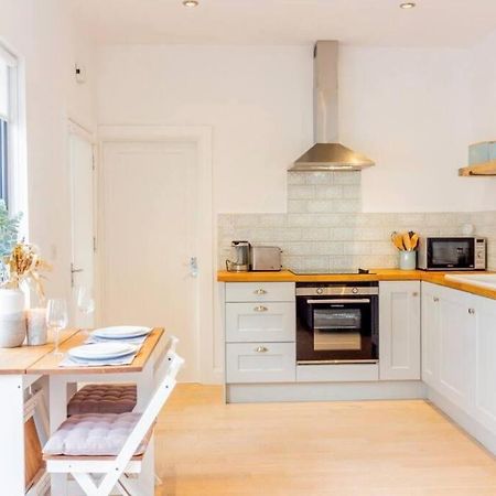 Newly Refurbished Traditional Cottage Blackrock ブラックロック エクステリア 写真