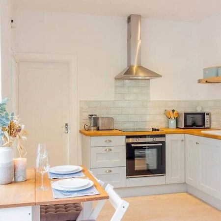Newly Refurbished Traditional Cottage Blackrock ブラックロック エクステリア 写真