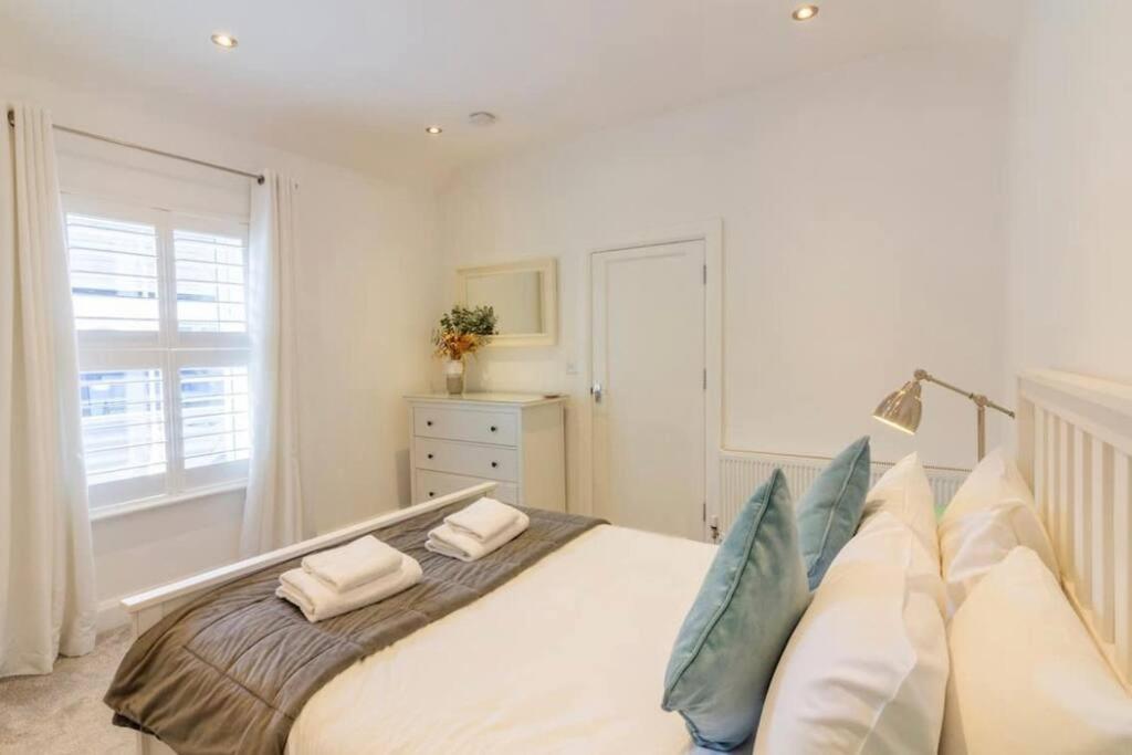 Newly Refurbished Traditional Cottage Blackrock ブラックロック エクステリア 写真