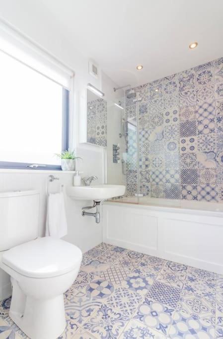 Newly Refurbished Traditional Cottage Blackrock ブラックロック エクステリア 写真