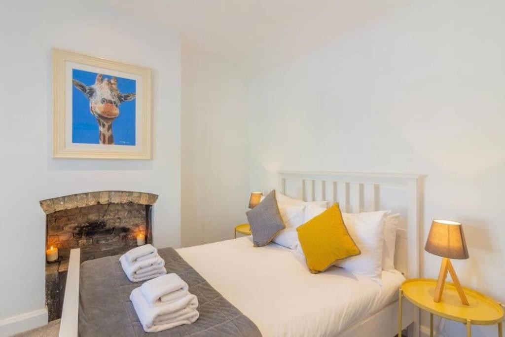 Newly Refurbished Traditional Cottage Blackrock ブラックロック エクステリア 写真