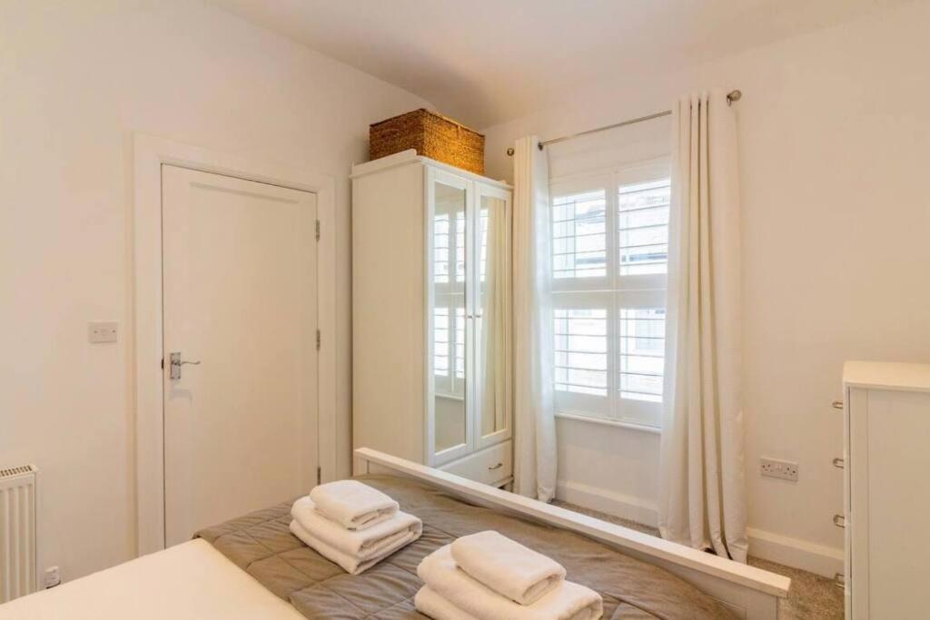 Newly Refurbished Traditional Cottage Blackrock ブラックロック エクステリア 写真