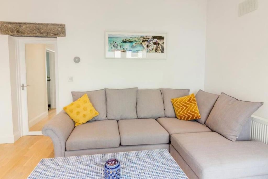 Newly Refurbished Traditional Cottage Blackrock ブラックロック エクステリア 写真
