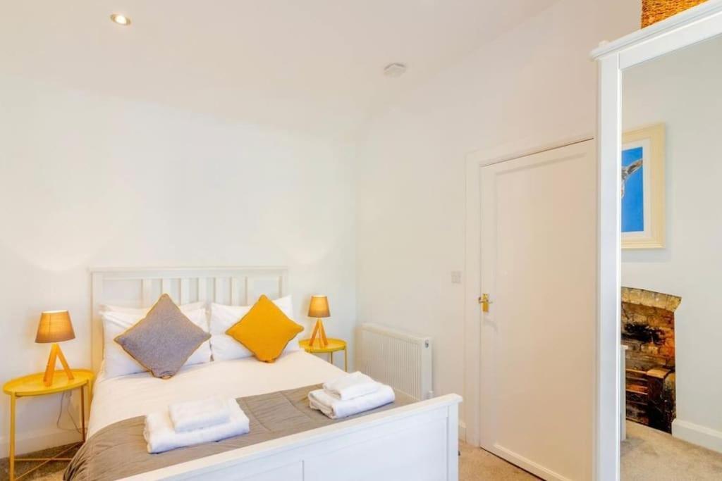 Newly Refurbished Traditional Cottage Blackrock ブラックロック エクステリア 写真